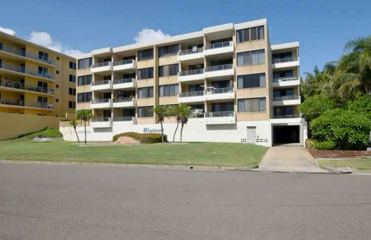 :: Beach front unit in Barney Point