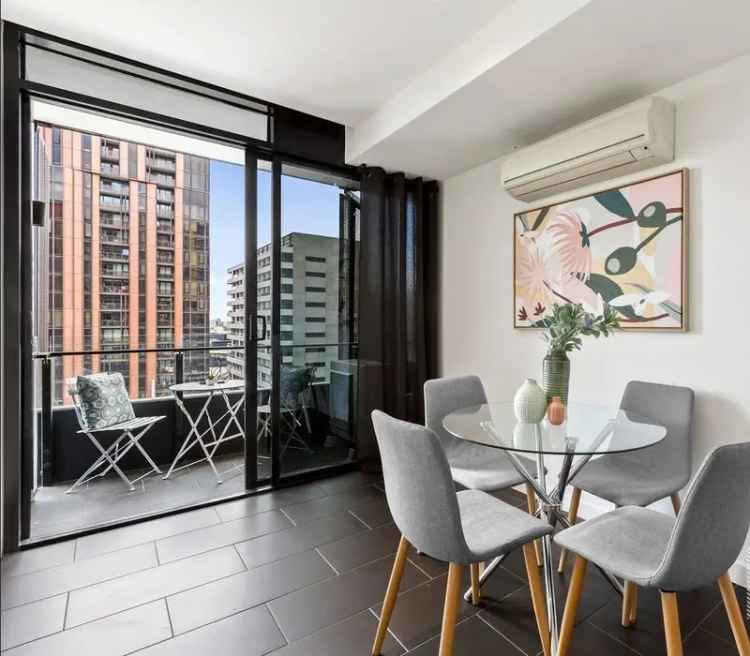 2 Bedroom 185m² Melbourne Apartment - Light & Spacious