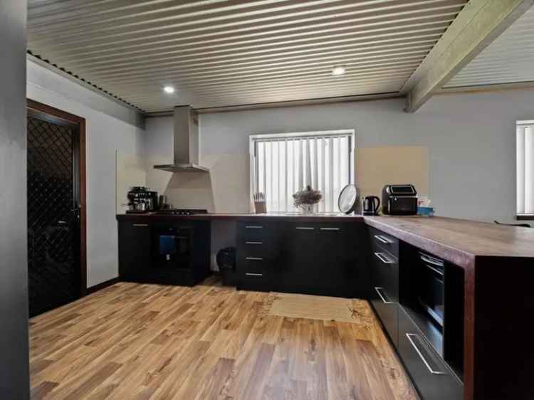 House For Sale in Geraldton, Western Australia