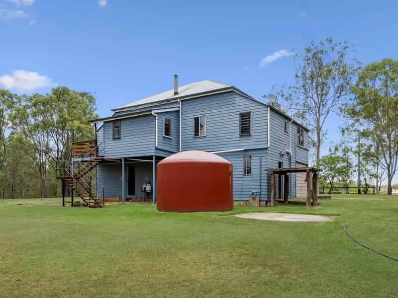 FLOOD FREE, FLAT, ACREAGE: PEACEFUL COUNTRY LIVING