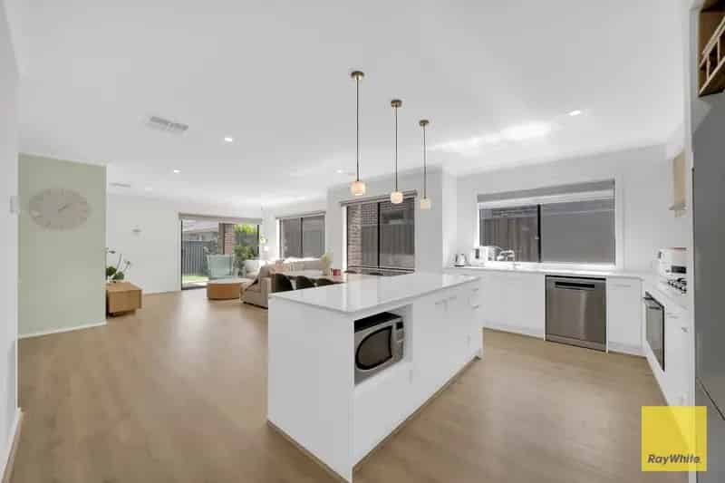 Great House in Convenient Location