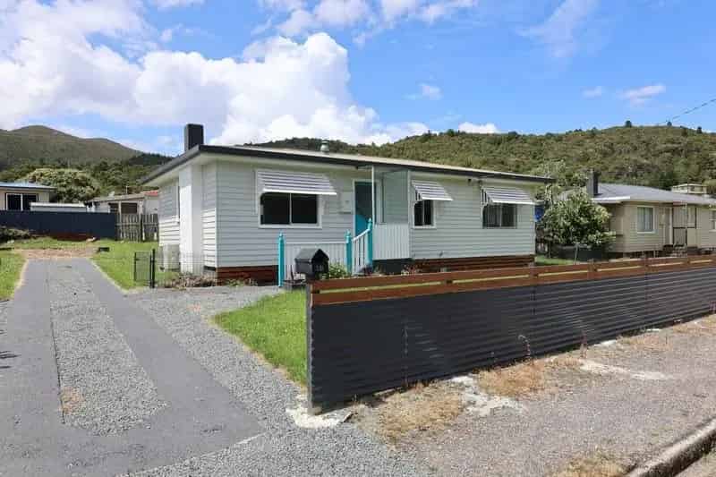 Fully Renovated Three-Bedroom Haven Rented at $400 Per Week!
