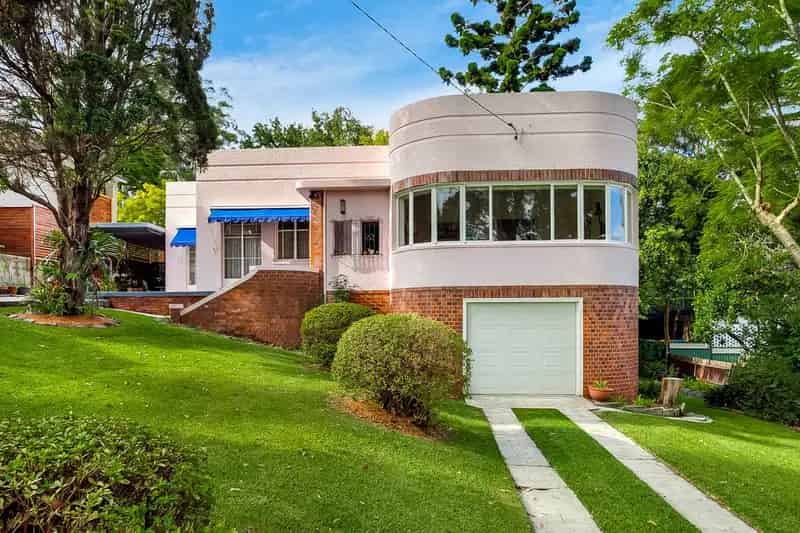 Lease Character Home in Killara with North Eastry Aspect and Gardens