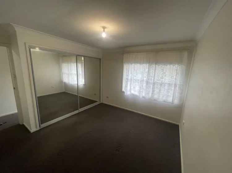 Spacious 3 Bedroom Duplex - Eagle Vale NSW