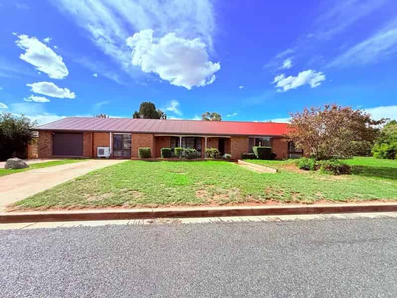 Ray White Condobolin - 02) 6895 3364