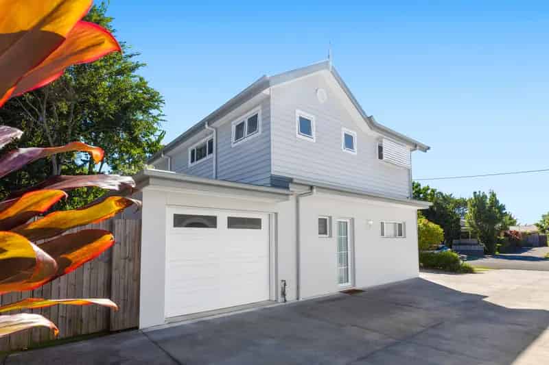 Detached Townhouse, Move In Ready!