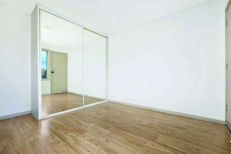 Wollongong City Apartment - 2 Bed, Modern Kitchen, Beachfront Living