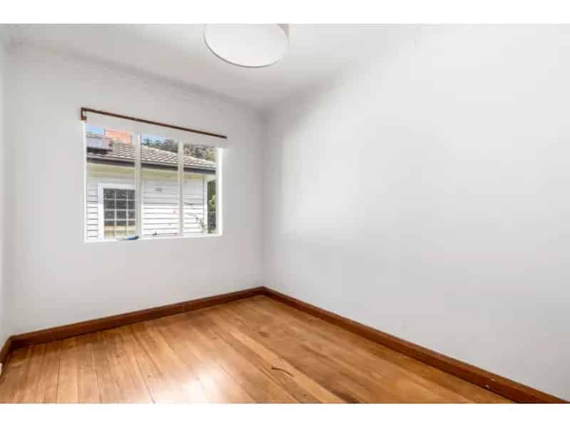Convenient Living. Close To Utas