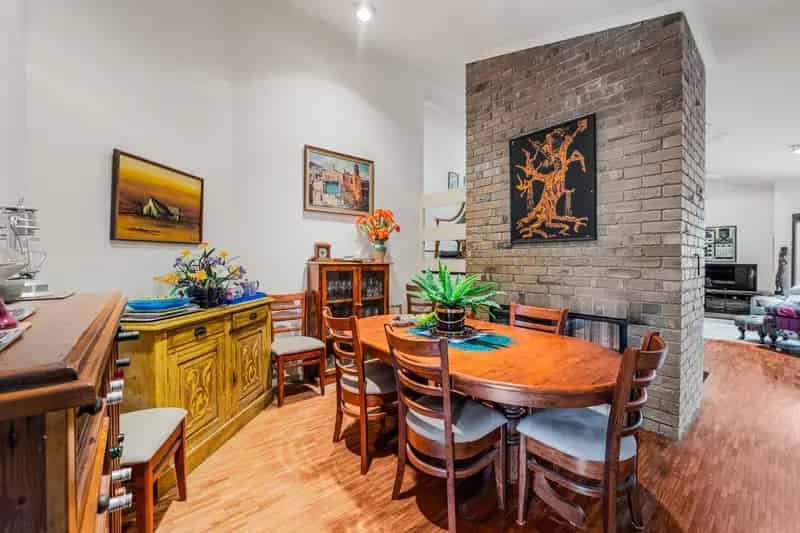 Walk to Town - Live in Comfort & Style on Ferrers Street