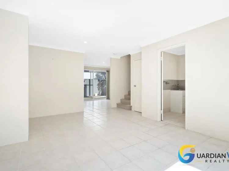 3 Bedroom Townhouse Near Galleria Shopping Centre