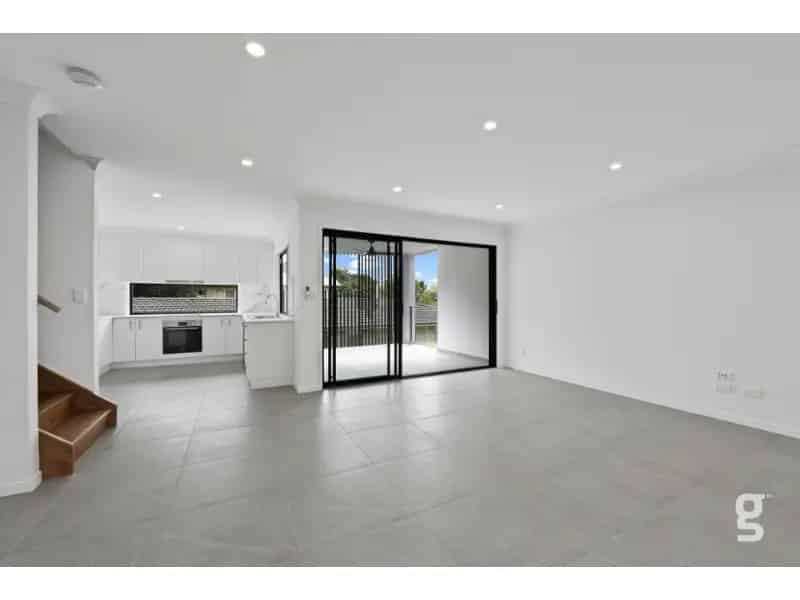 Immaculate Executive Living!