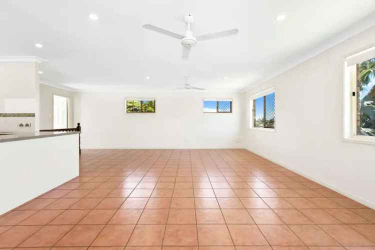 CENTRAL HERVEY BAY - SPACIOUS DUEL LIVING HOME