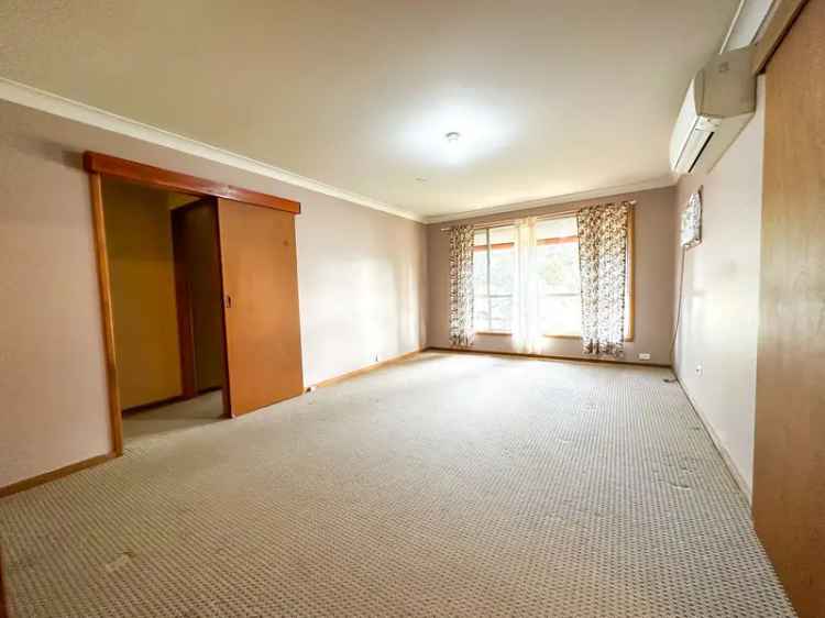 3 Bed Family Home Elderslie NSW - Pets Allowed