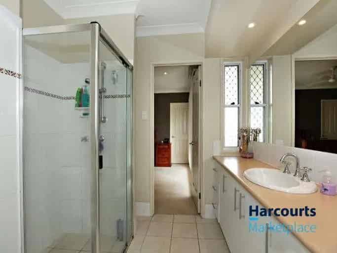 Spacious Family Home in Quiet Cul-de-Sac