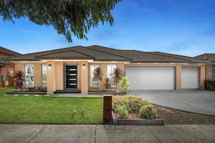 Buy house in Beveridge VIC with spacious living and triple garage