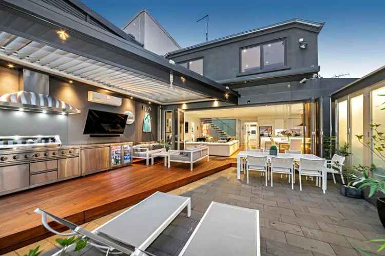 House for Sale in South Melbourne with Modern Luxury Features