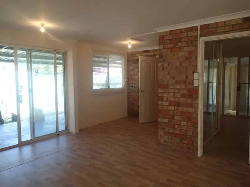 Rent one bedroom house with sleepout in Canning Vale