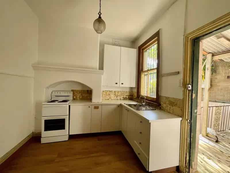 Lease large period home in Darlington NSW with four bedrooms
