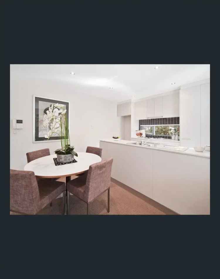 Stunning 1 bed 1 bath 1 car space apartment in WOLLSTONECRAFT!