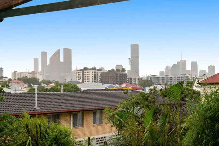 Renovate this classic Queenslander near the city with stunning views