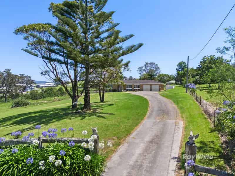 SMALL ACREAGE - WALK TO MILTON!