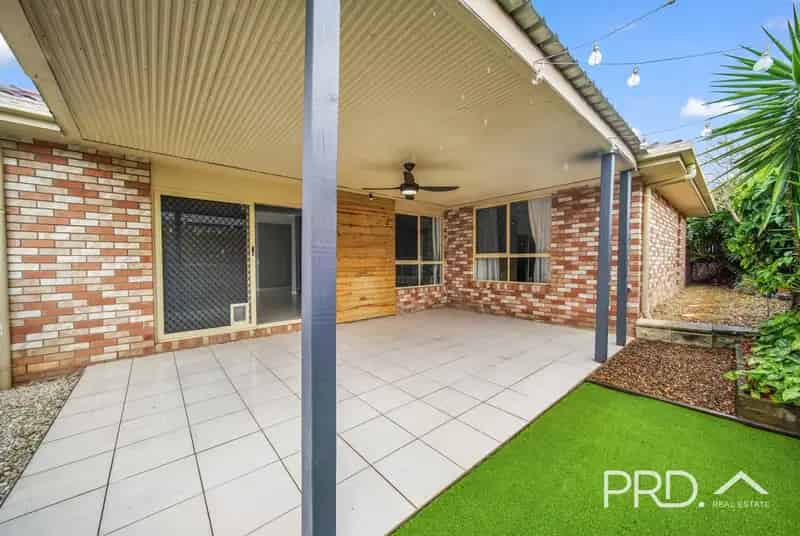 CORNER POSITION - 2 Street Access - Beautiful Family Home in the Heart of Redland Bay !