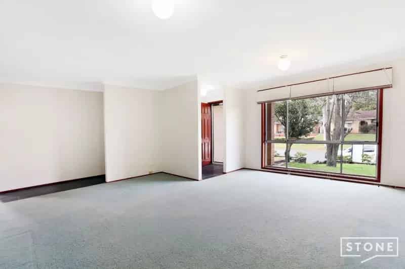 Lease 3 Bedroom House in McGraths Hill with Modern Kitchen and Garage