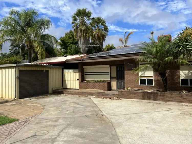 3 Bed 1 Bath Home with Games Room Near Tonkin Highway