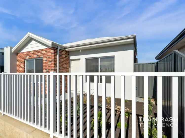 Near New 4 Bed 2 Bath Home in Caversham - Modern Design