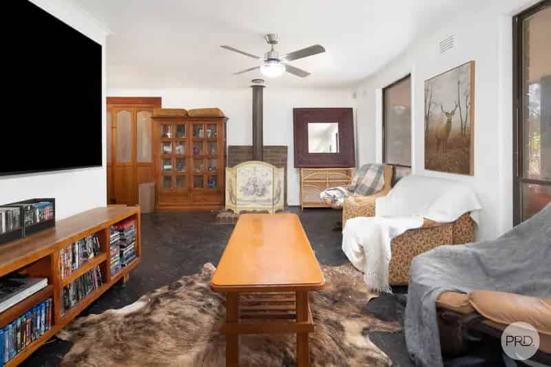 Escape to Serene Country Living in Mount Doran