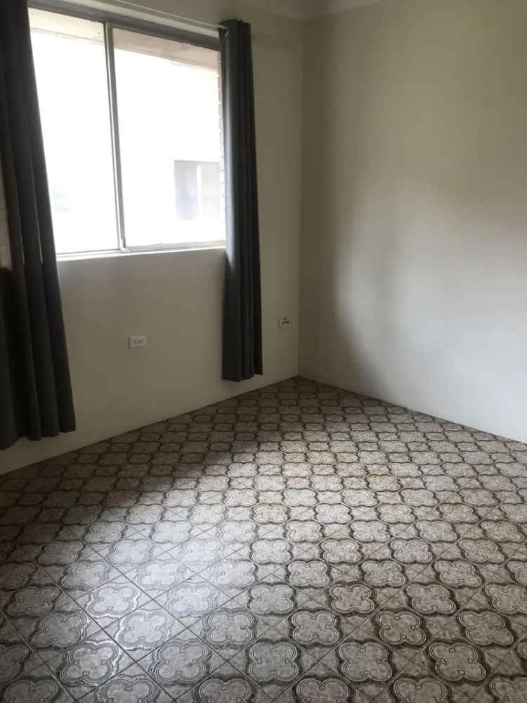 For Sale 2 Room House in Sydney with Built In Wardrobes