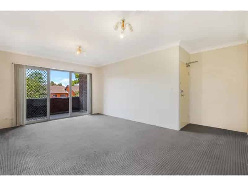 Stylish   Convenient Two-Bedroom Apartment In The Heart Of P