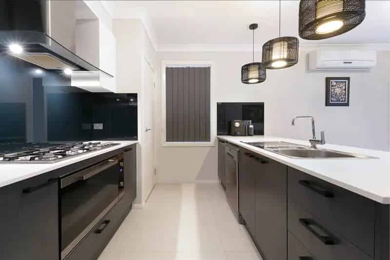 Auction Buy Family Home in Glenmore Park with Modern Features and Convenience
