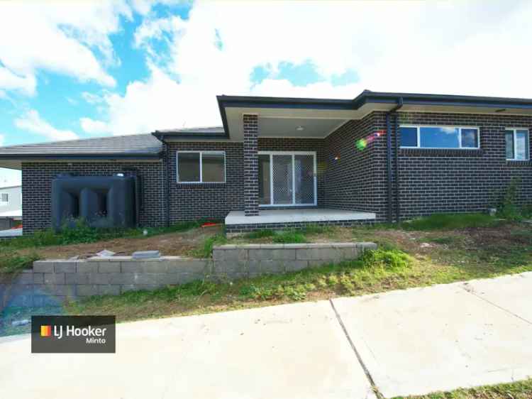 2 Bedroom Granny Flat MacArthur Heights Modern Kitchen Air Con