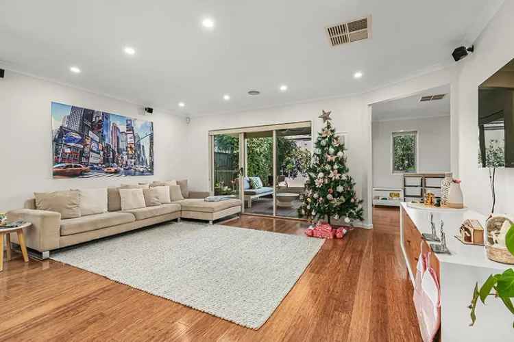 Modern buy house in Craigieburn with outdoor entertaining space