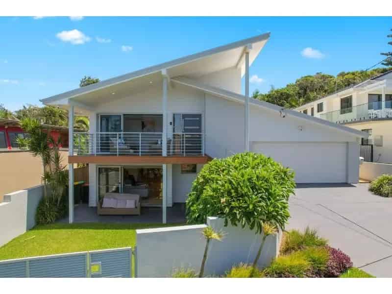 Executive Beach House Available January 2025, 6 Months + Fully Furnished