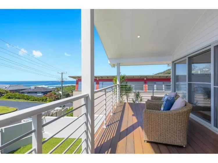 Executive Beach House Available January 2025, 6 Months + Fully Furnished