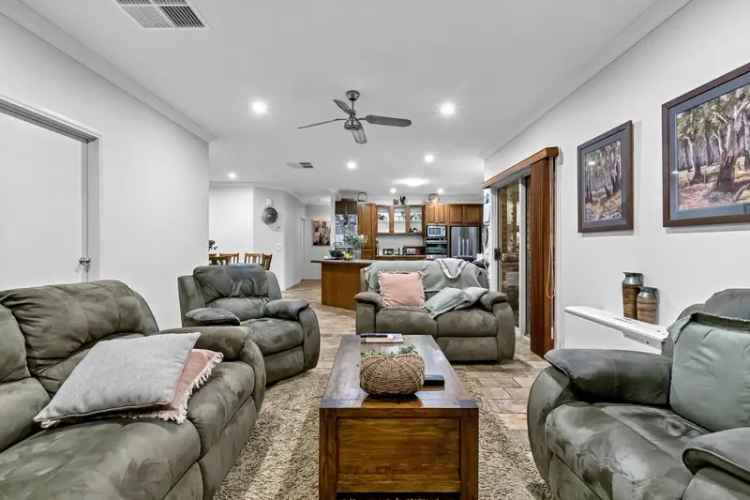 Effortless Family Living in a Tightly Held Location