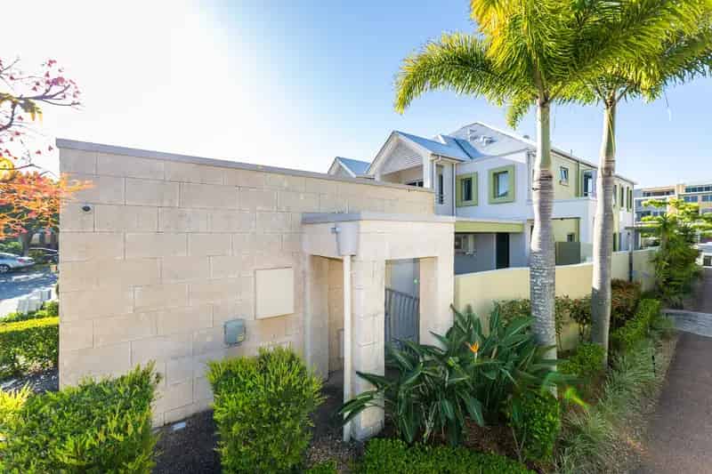 Real Estate For Lease - 3080 Quay South Drive - Carrara , QLD