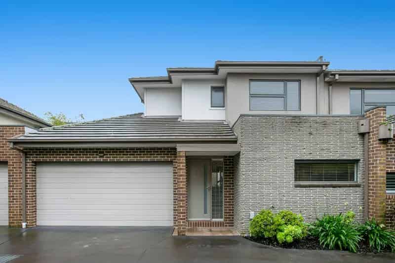 Impressive & Spacious Three Bedroom Townhouse!