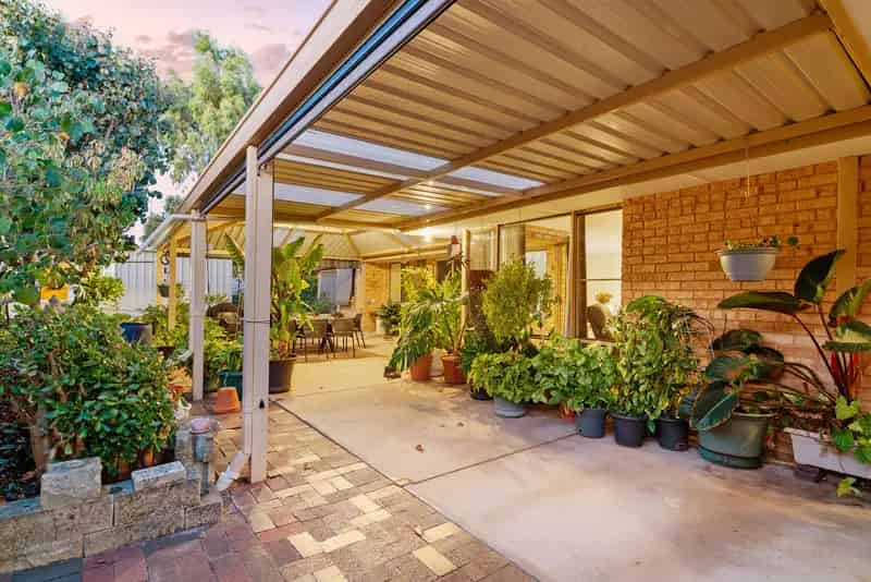Buy House in Morley with 4 Bedrooms and 2 Bathrooms