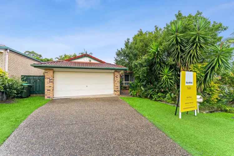 Comfort, Convenience and Location in Forest Lake!