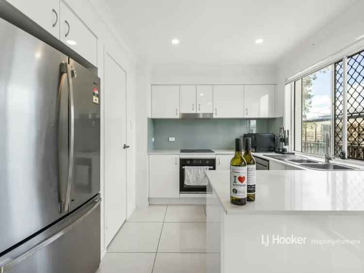 Modern 2-Storey Townhouse Calamvale - Low Maintenance Living