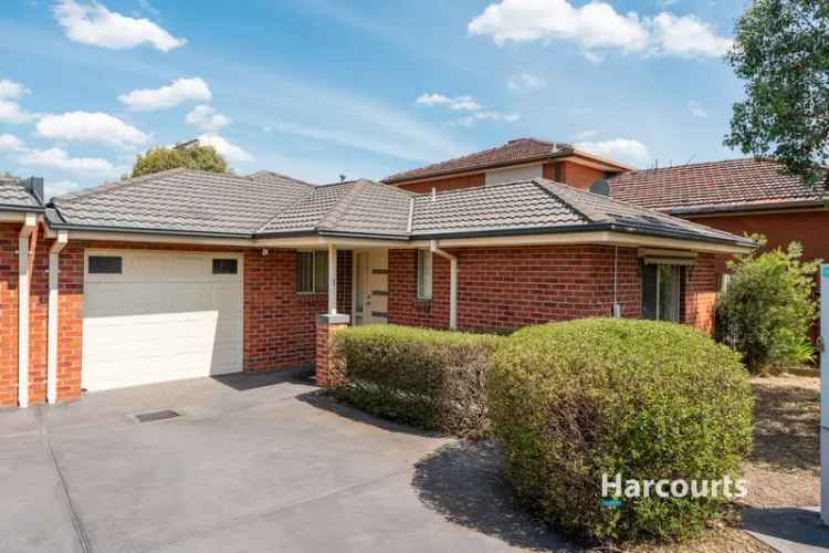 3 Bedroom 273m² House in Glen Waverley