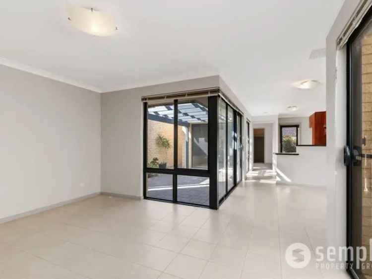 Stunning 3x2 Duplex in Bayview Estate - No Strata Levies!