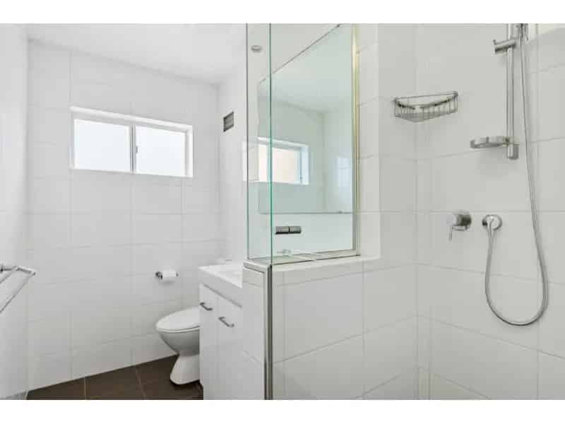 3 Bedroom, 2 Bathroom Amazing Views Of The River And City.