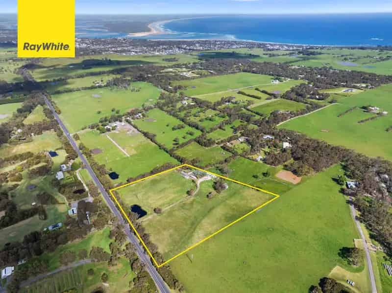 Unique 10-Acre Lifestyle Property with Planning Permit