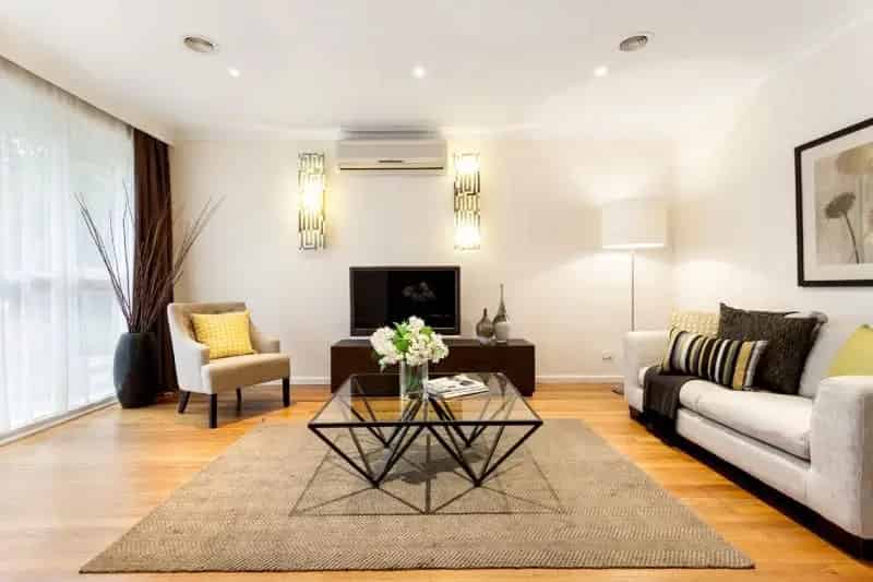 Buy Villa in Ormond with Private Courtyard and Modern Amenities
