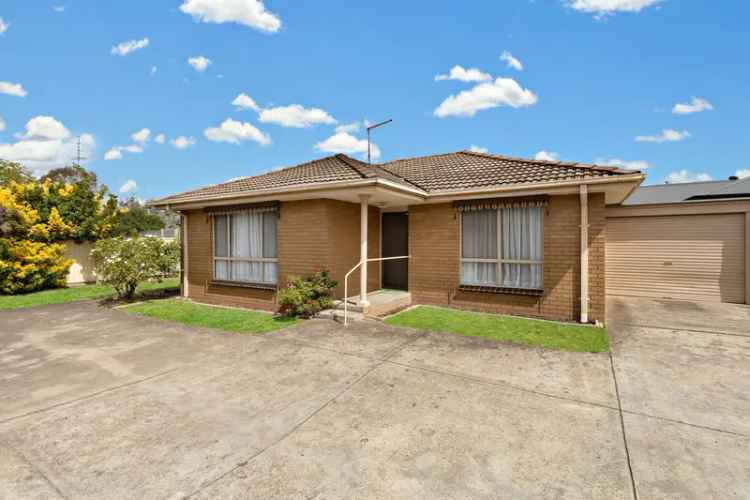 Renovated Sebastopol Unit - Close to Shops and Transport