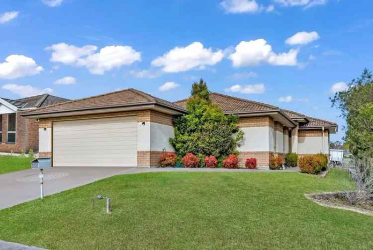 Lease 4 Bedroom House Hamlyn Terrace with Outdoor Living and Garage